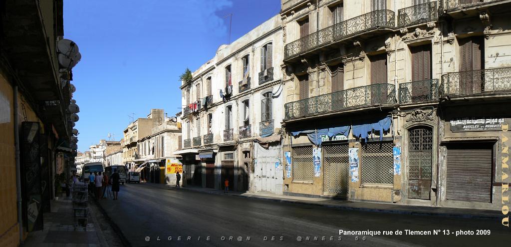 ORAN 2009 pano RUE DE TLEMCEN AU NO 13 en face de la maison de Raymond.jpg